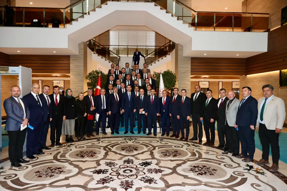 AK PARTİ HEYETİNDEN BAKAN MURAT KURUM’A ZİYARET GERÇEKLEŞTİRİLDİ