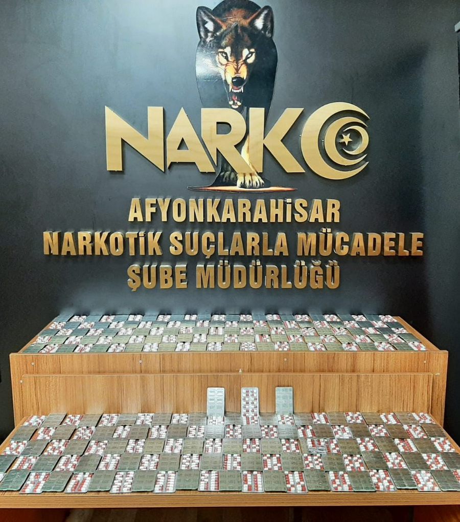 Narkotik İzmir’den gelen zehir tacirlerini yakaladı