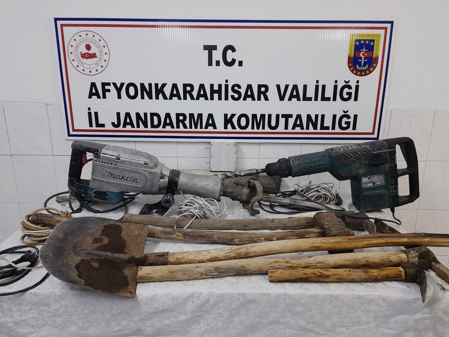 Şuhut Bininler’de kaçak kazı operasyonu
