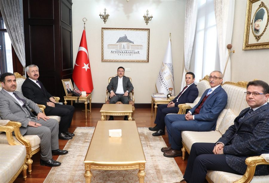 Vali Çiçek, Vergi Haftası nedeniyle defterdarlık heyetini ağırladı
