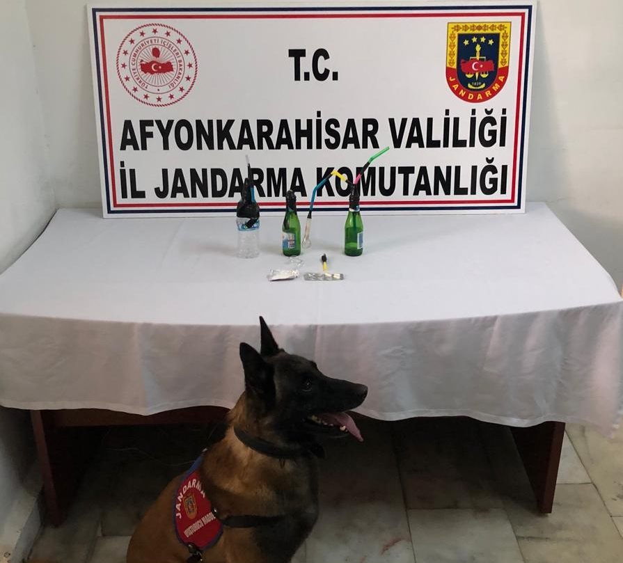 Tarihi eser kaçakçısı dinlenme tesisinde yakayı ele verdi