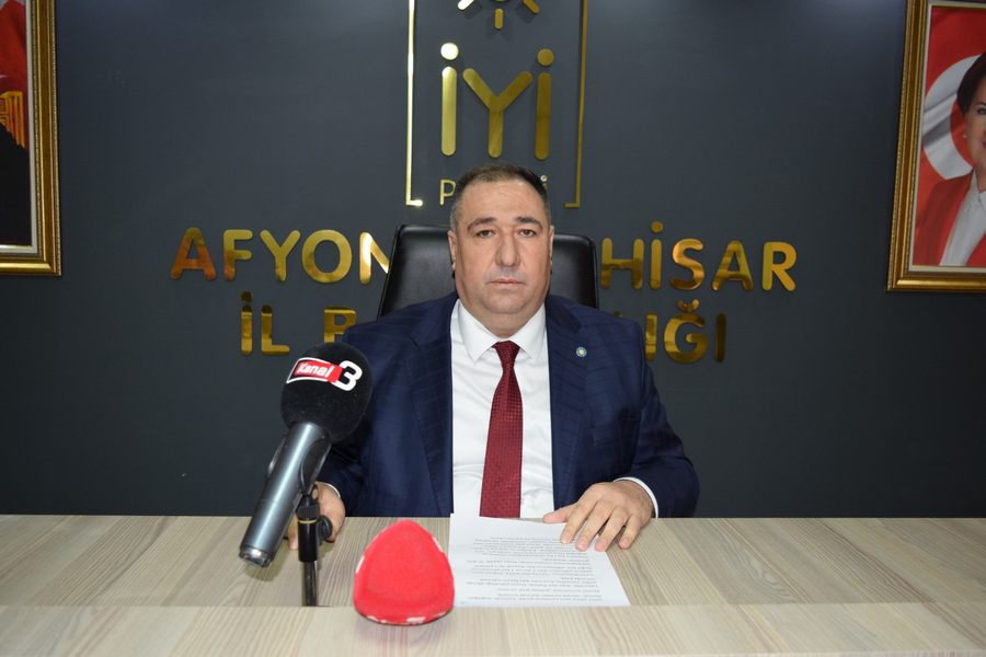 Mısırlıoğlu: “Son 19 yılın özeti Türkler gidiyor, mülteciler geliyor”