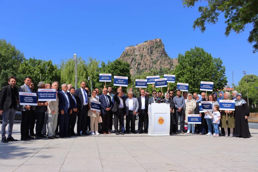AK Parti 81 ilde darbeleri lanetledi