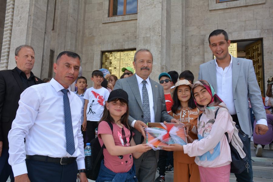 Taytak, öğrencileri Meclis